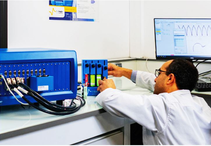 VMP-300 laboratóriumi mérés közben a korábbi termékfotón