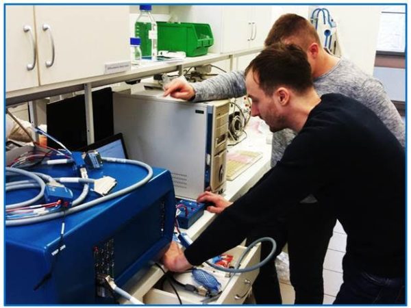 Szegedi Tudományegyetem Fizikai Kémiai Tanszék. Fotoelektrokémiai Kutatócsoport